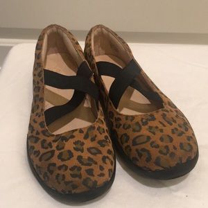 Little Girl Animal Print Flats!